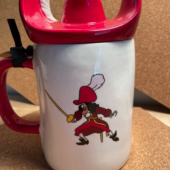 NWT Rae Dunn Disney “Captain Hook” ceramic mug with lid - Picture 6 of 6